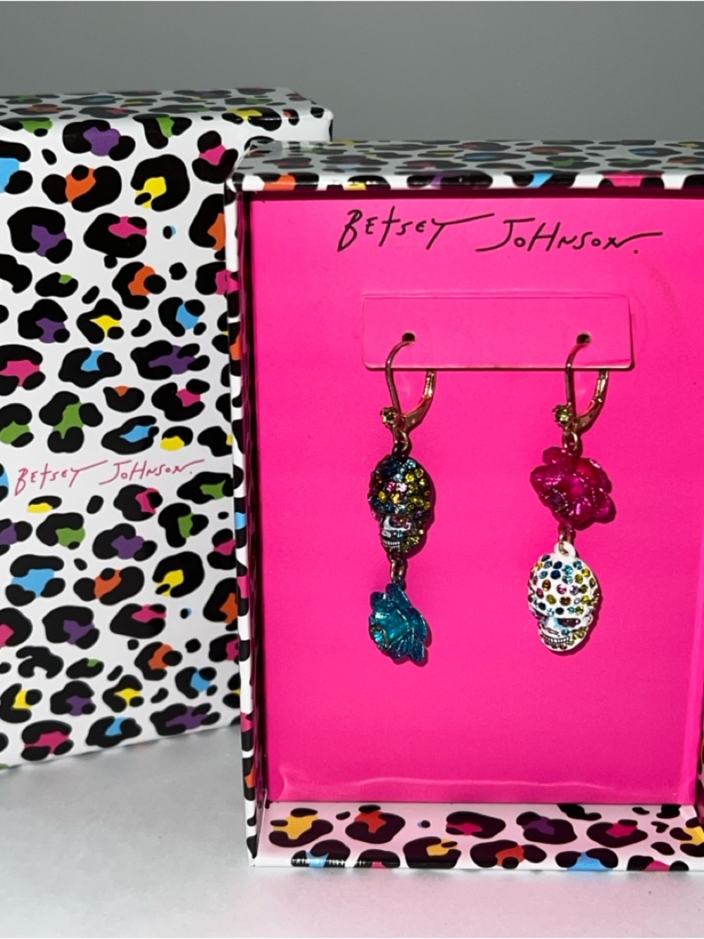 NIB Betsey Johnson Faux Stone Sugar Skull Flower Mismatch Earrings - Picture 3 of 6